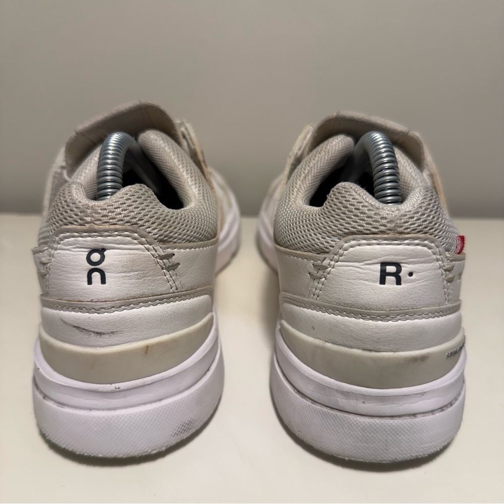 ON The Roger Clubhouse White Leather Womens Size 6 Athletic Running Sneaker READ - Picture 4 of 9